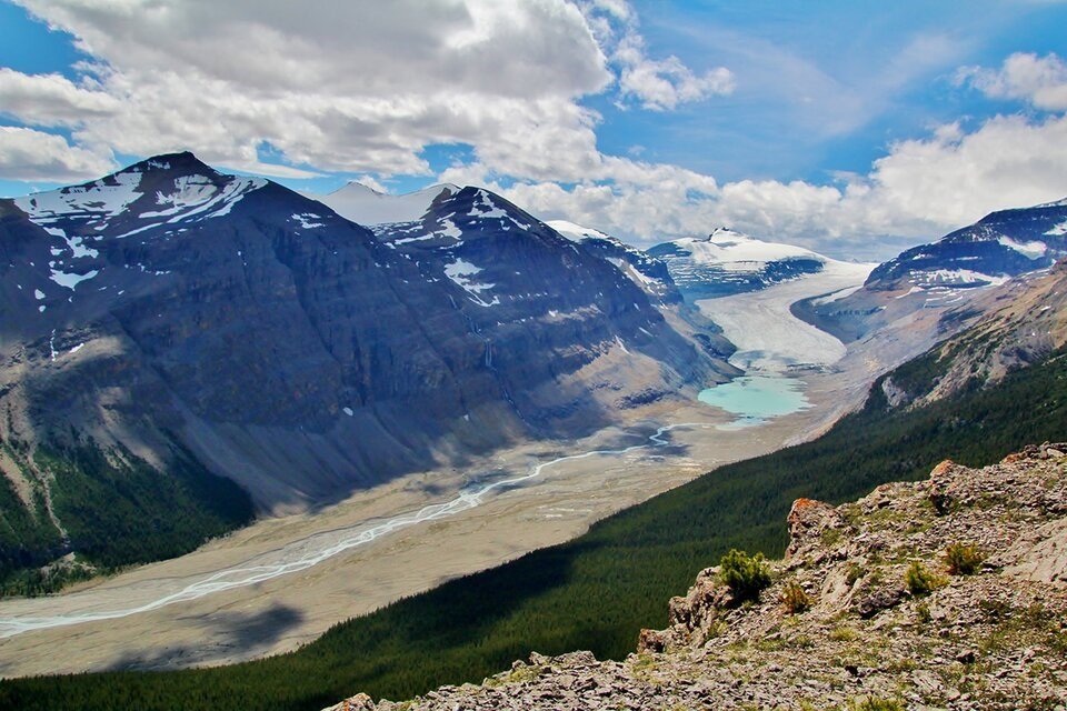 B.C. penalizes helicopter firm after whistleblower details illegal dumping following glacier crash