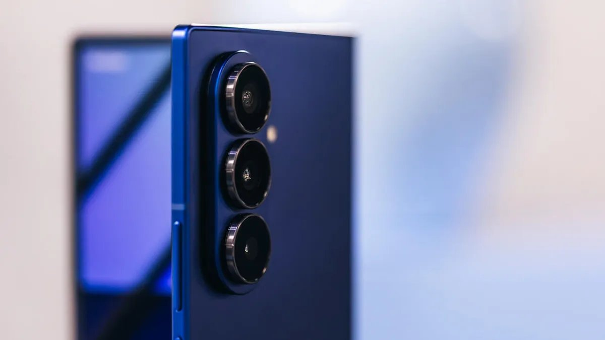 Samsung Teaser Hints at How It’s (Literally) Reshaping Its Foldable Phones