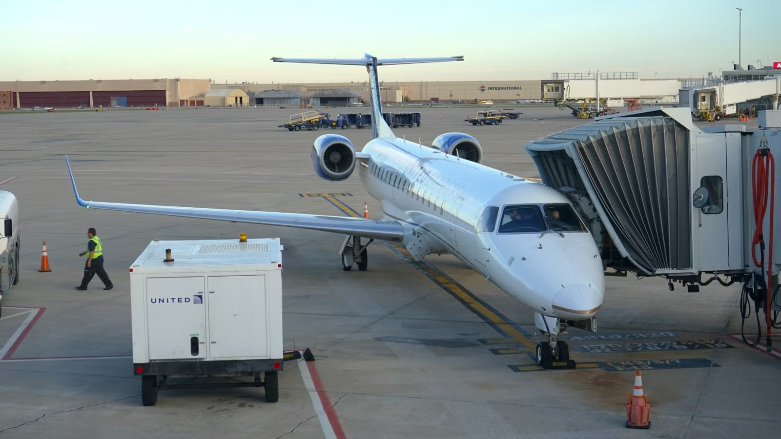 Why United Airlines Just Filled An Embraer ERJ145 With Sand Bags