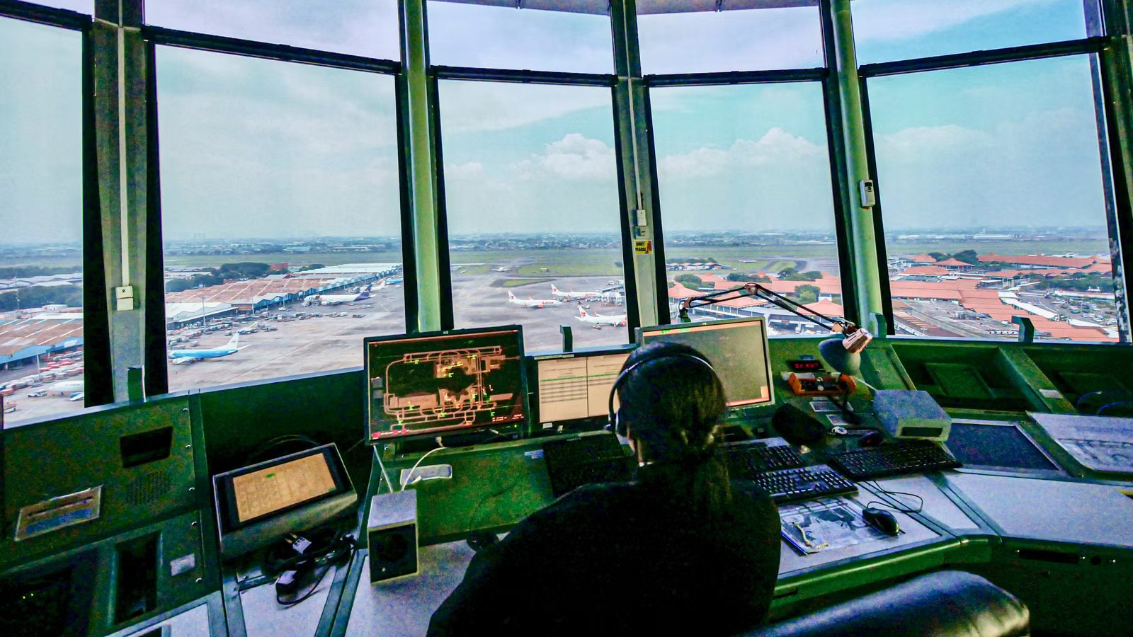 The Top 5 Highest Paid Commercial Aviation Jobs That Don’t Require A Pilot’s License In 2026