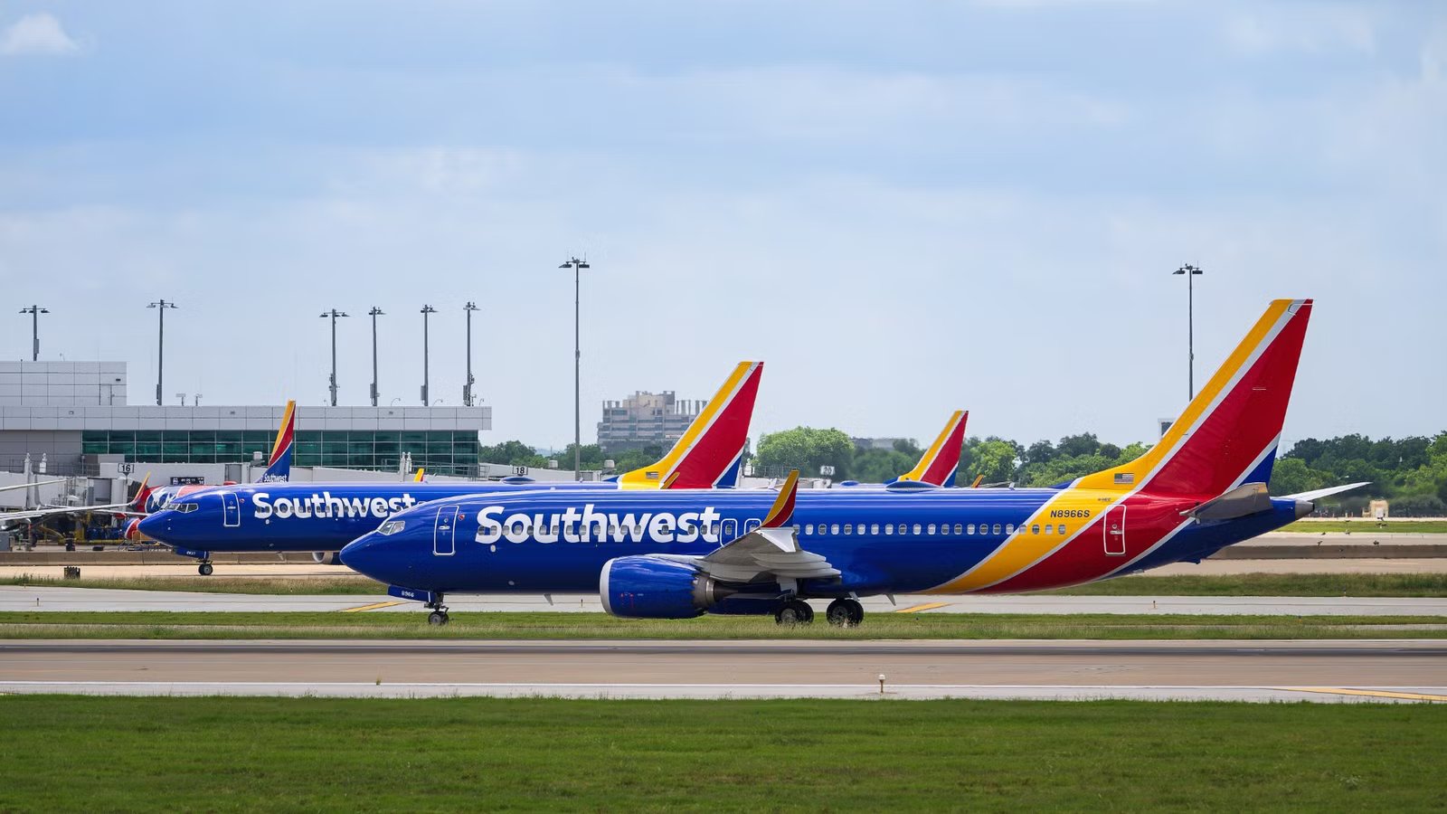 “Be Ashamed”: Southwest Airlines Rejects Flyer From Boarding With Guitar, Then Calls Police