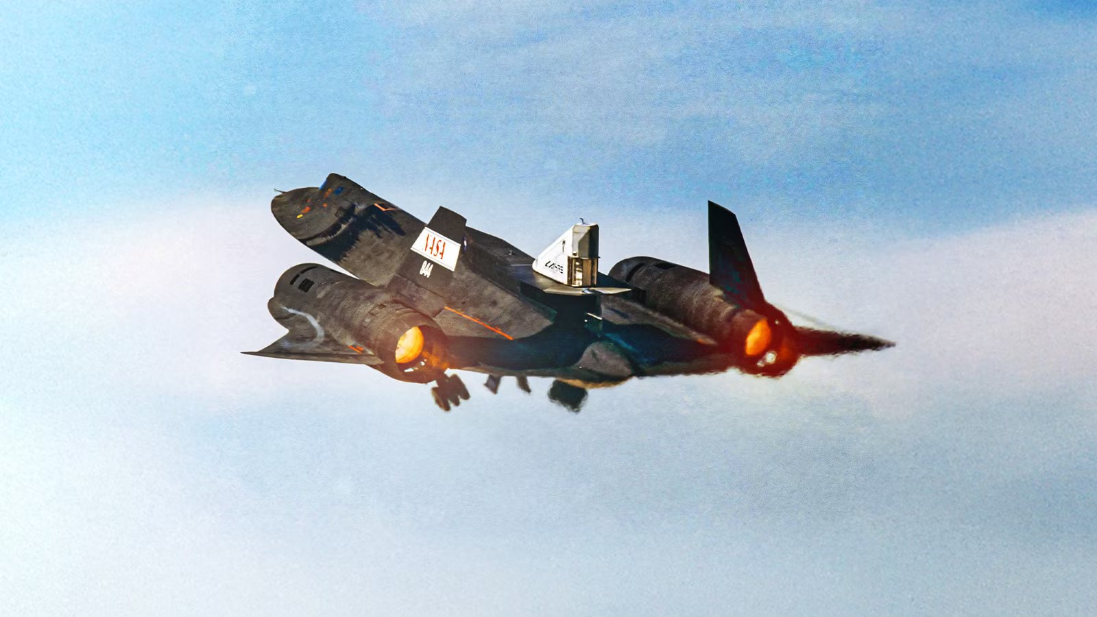 How The SR-71 Blackbird’s Black Paint Made Mach 3 Flight Possible