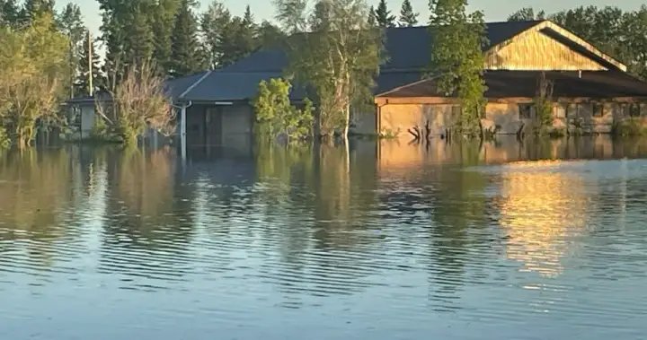 ‘Significant’ flooding leaves western Manitoba town sandbagging homes, businesses – Winnipeg