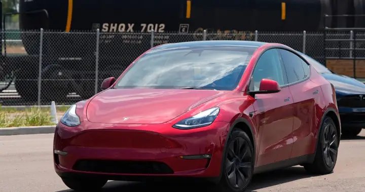 Woman dead after Tesla in autopilot mode crashes into Texas home – National