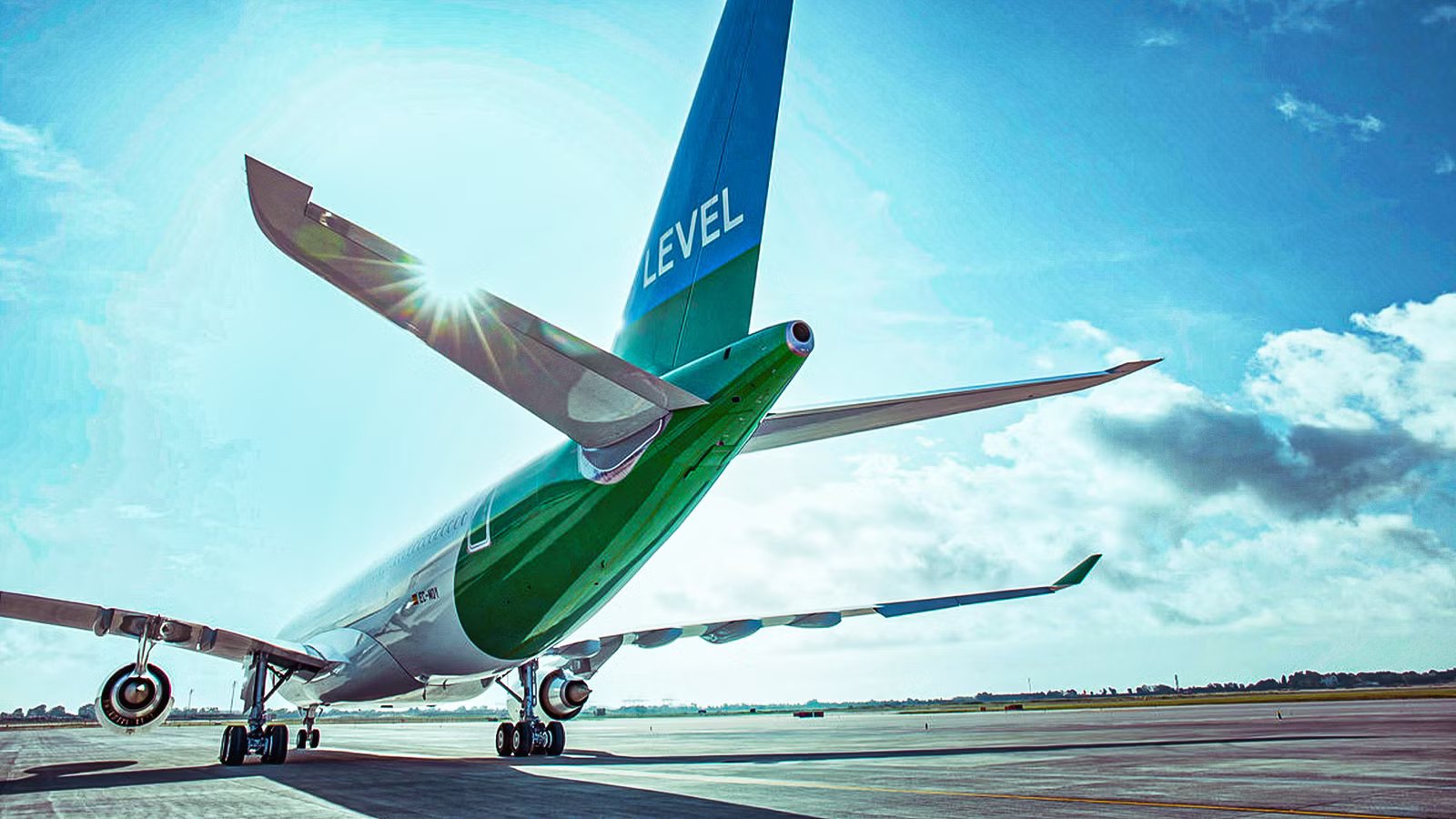 How This Airline Made Transatlantic Low-Cost Flights Work