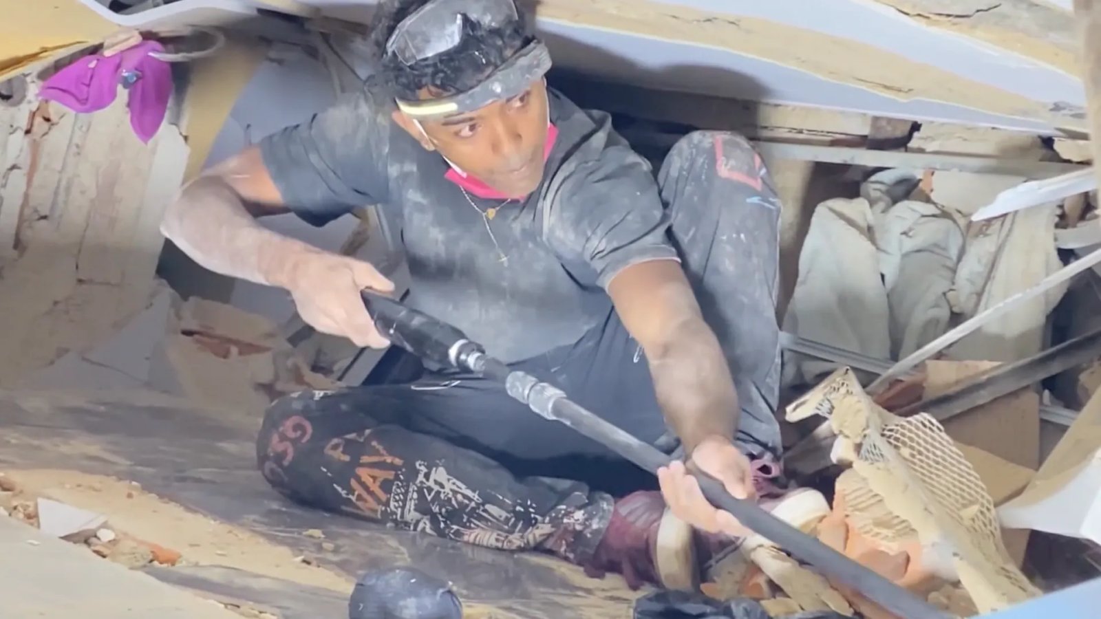 Venezuela rescuers race against the clock to find more survivors | Earthquakes News