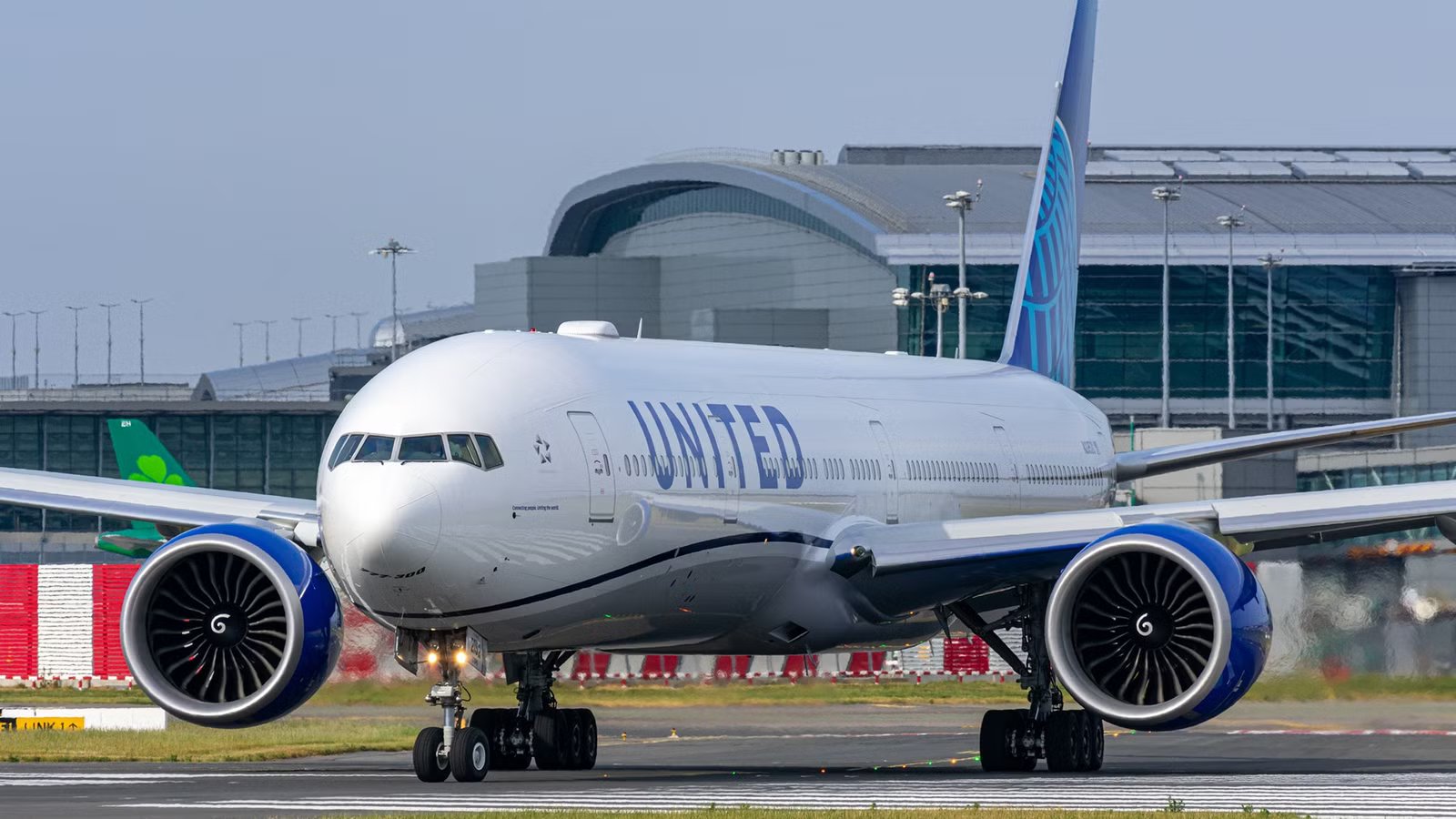 United Launches Its 1st Transatlantic Starlink Flight Today Onboard One Of Its Oldest Jets