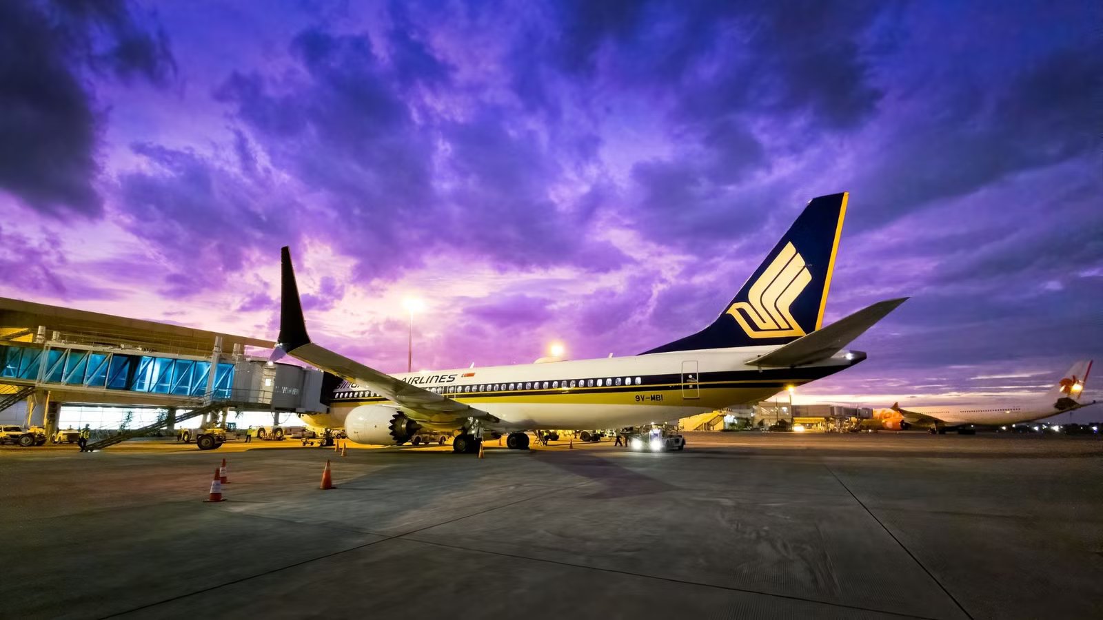 Singapore Airlines 737 MAX Bursts Tire Upon Landing, Shuts Down Runway For Hours