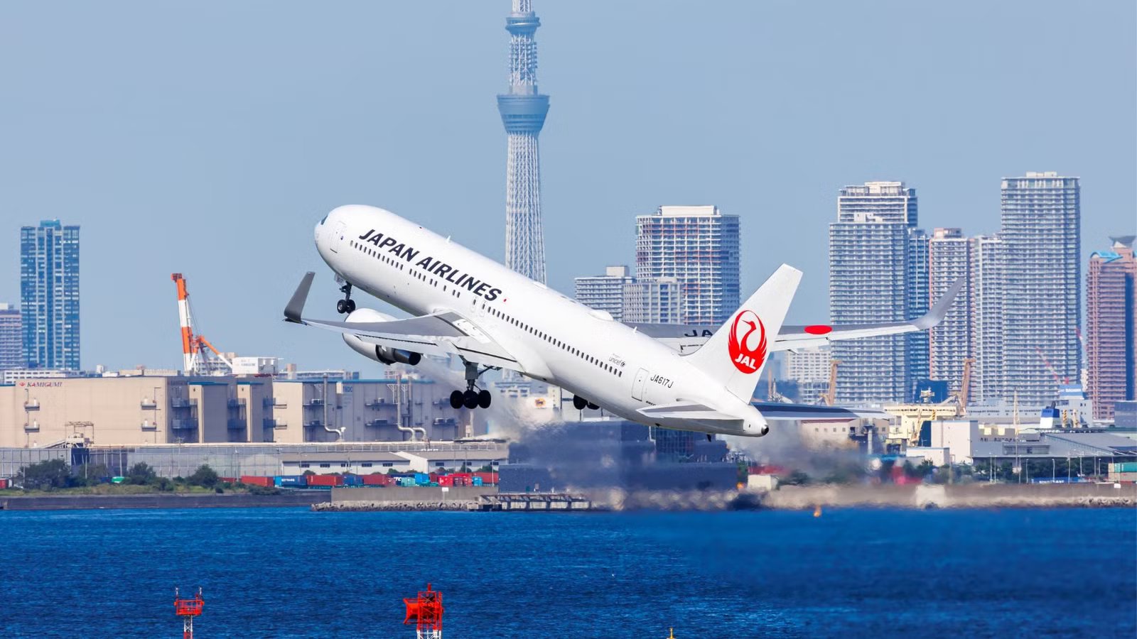 Drunk Crew Causes 30% Pay Cut For A Major Airline CEO