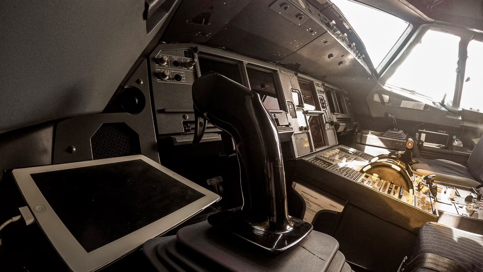 Why An Airbus First Officer Literally Cannot Feel What The Captain Is Doing To The Aircraft