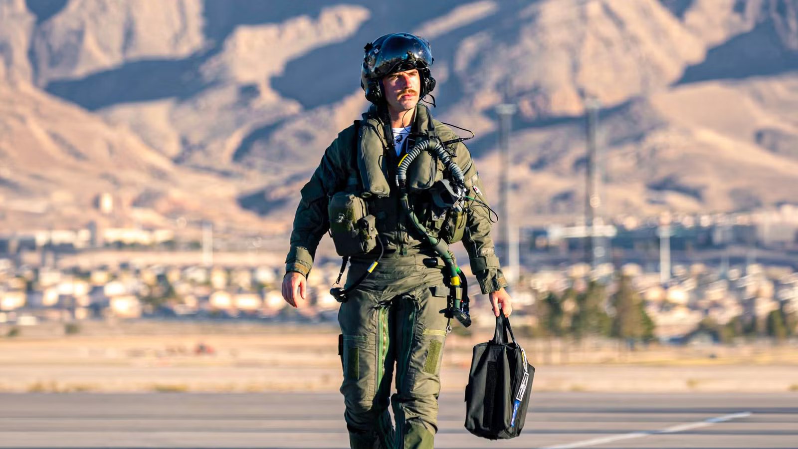 Why RAAF F-35 Pilots Earning $180,000 Are Quitting For US Airlines On The E-3 Visa
