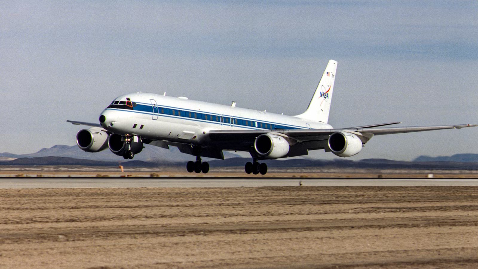 Why The Douglas DC-8 Outlasted The Boeing 707 By Decades