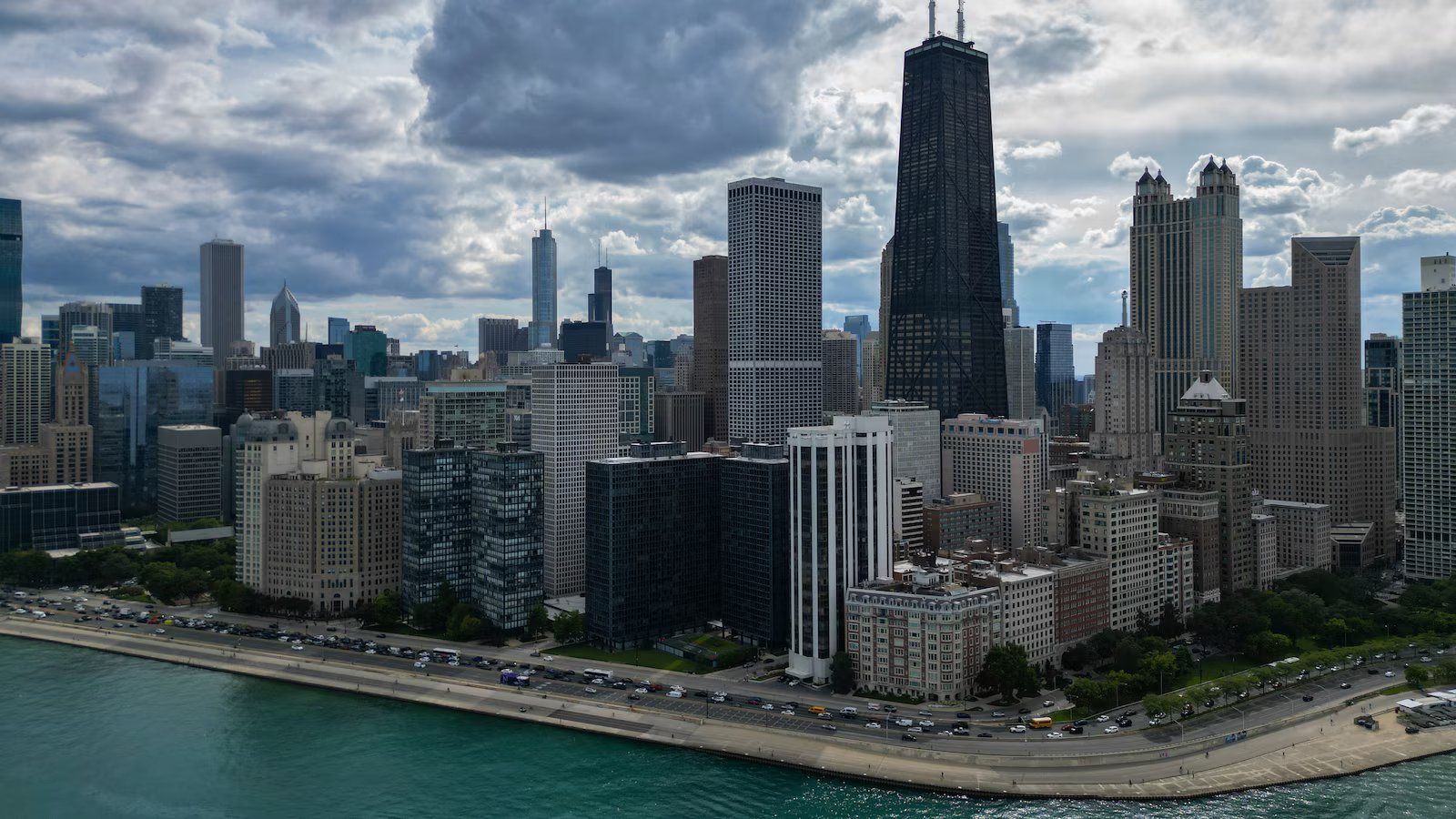 7 killed and dozens injured following series of weekend shootings in Chicago