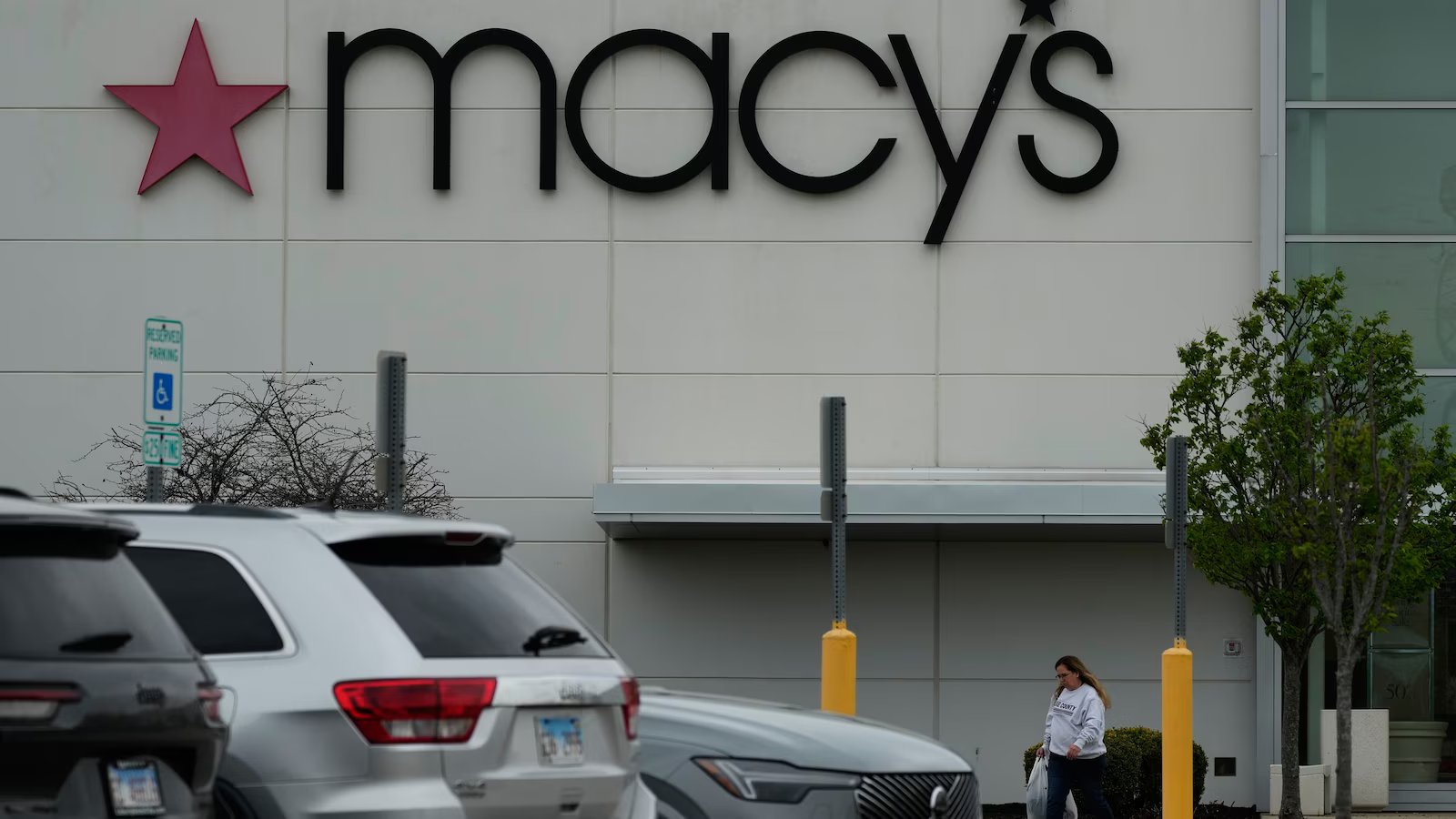 Macy’s raises annual outlook after the fourth straight quarter of sales gains