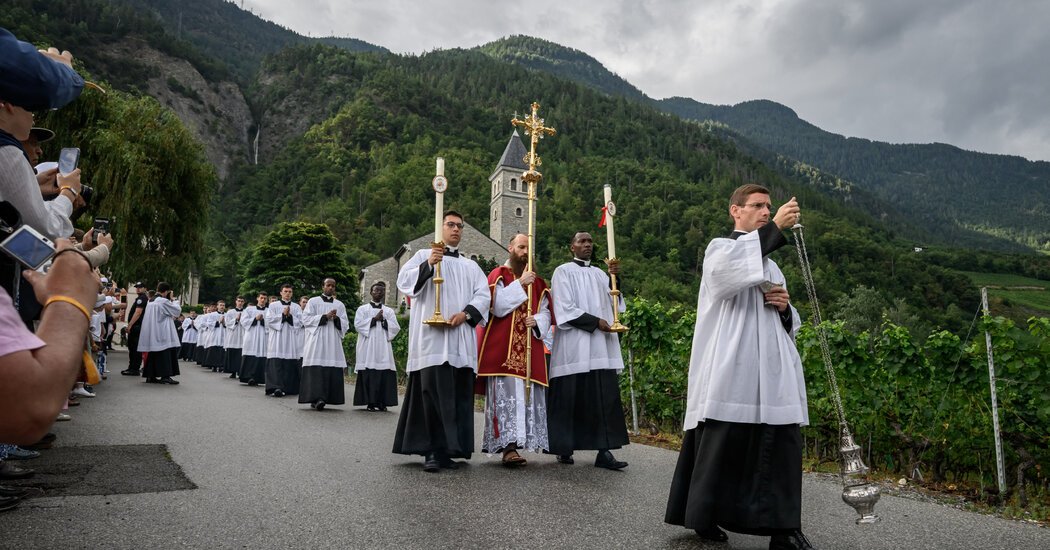Rebel Catholics Defy Vatican’s Calls to Return to Mainstream Church