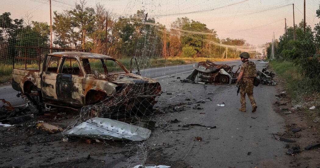Far From Kyiv and Moscow, Soldiers Stalk Ruins and Evade Drones on the Front