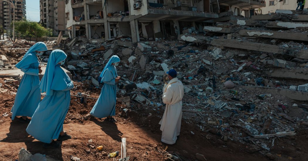 As More Remains Are Found in Rubble From Venezuela Earthquakes, Horror Becomes Routine