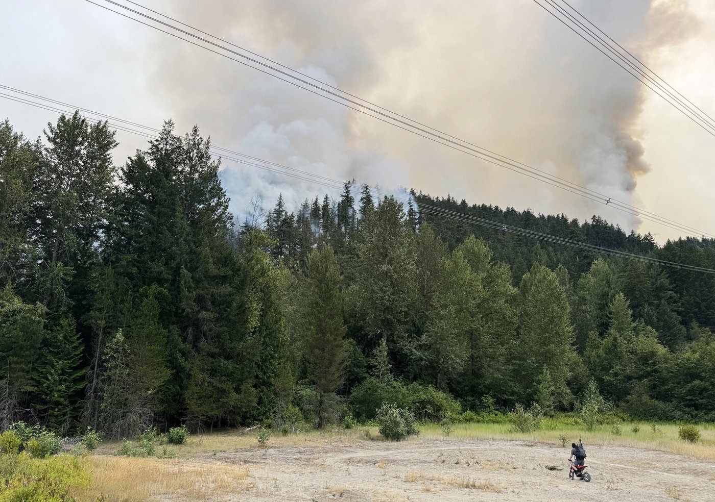 Nervous times in Pemberton, B.C., as residents watch fire fight from their backyards