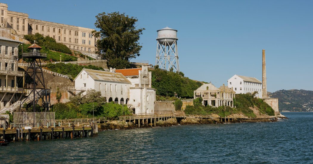 One Dead and Two Missing in San Francisco Bay After Boat Capsizes Near Alcatraz