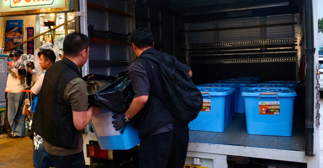 Hong Kong Police Raid Independent Bookstores and Arrest 5 People