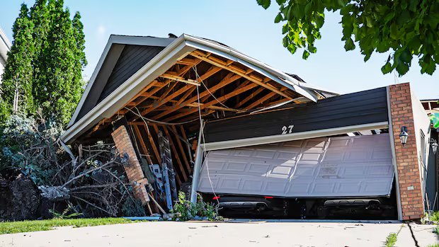 Experts confirm tornado touched down in Winnipeg’s Whyte Ridge area Monday