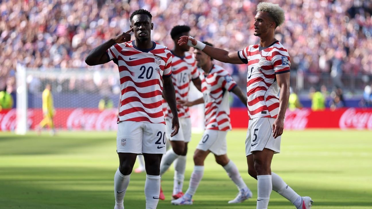 World Cup live updates: Balogun sent off as 10-man U.S. lead Bosnia-Herzegovina