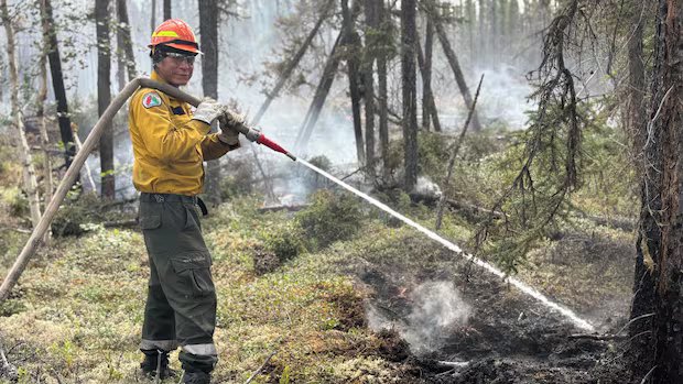 Shifting winds around Wrigley, N.W.T., causing fire to ‘hiccup’