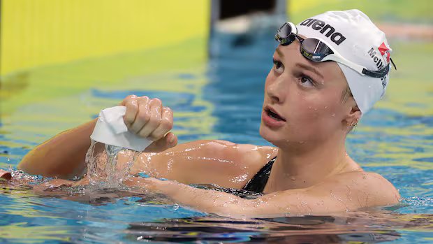 Summer McIntosh breaks women’s 200m butterfly world record at Canadian swim trials