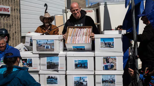 Elections Alberta set to begin verifying signatures on separatist referendum petition