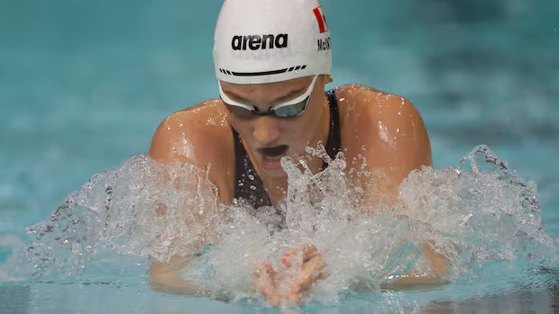 McIntosh breezes to women’s 400m IM win, but misses own world record at Canadian trials