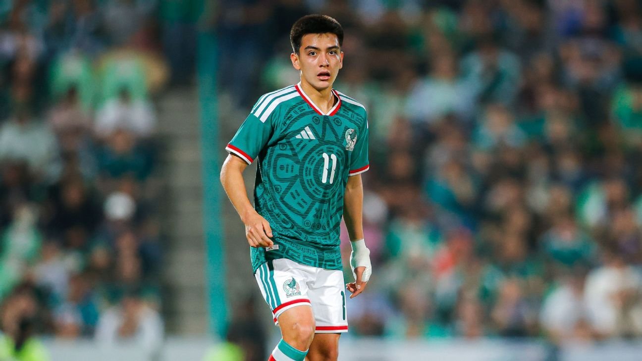 Transfer rumors, news: Liverpool ahead of Man United in Mora race