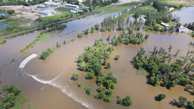 Manitoba flood assistance includes special recovery program, $500 cheques, charitable donations