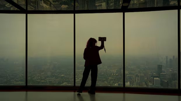 Smoke-filled skies, poor air quality warning remain across GTA