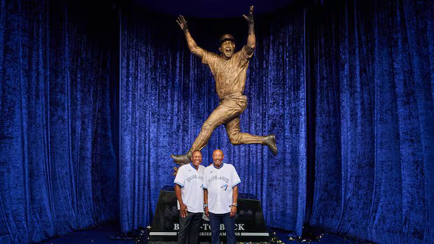 Blue Jays unveil Joe Carter statue outside Rogers Centre honouring World Series championships