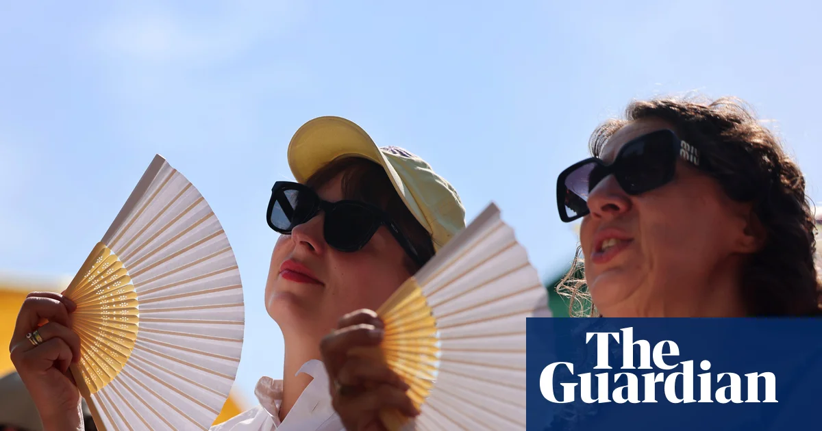 Heatwave and online shopping drive up retail sales in Great Britain | Retail industry