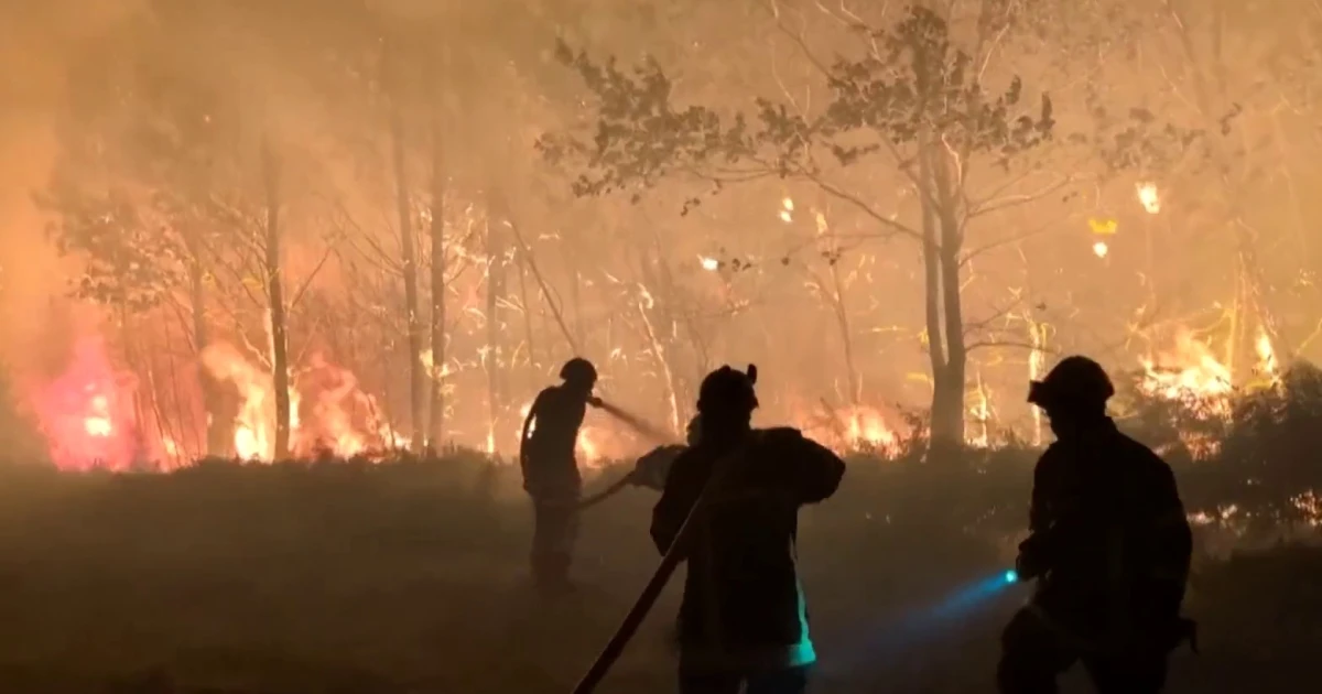 Hundreds of thousands race to escape wildfires in France and Spain