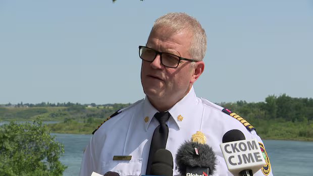 Saskatoon fire crews searching river after reports of missing person, dog