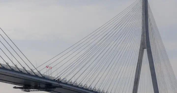 Trump says original Gordie Howe bridge deal is dead, contradicting Carney – National