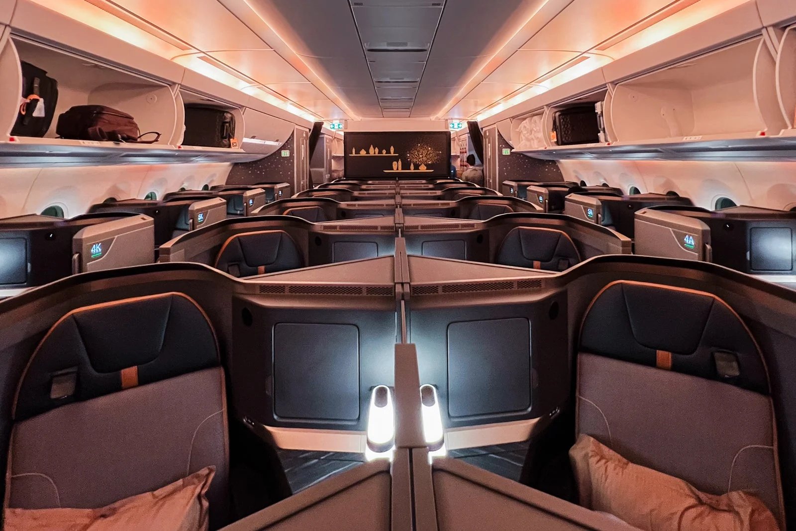 Score wide-open Starlux business-class awards to Asia