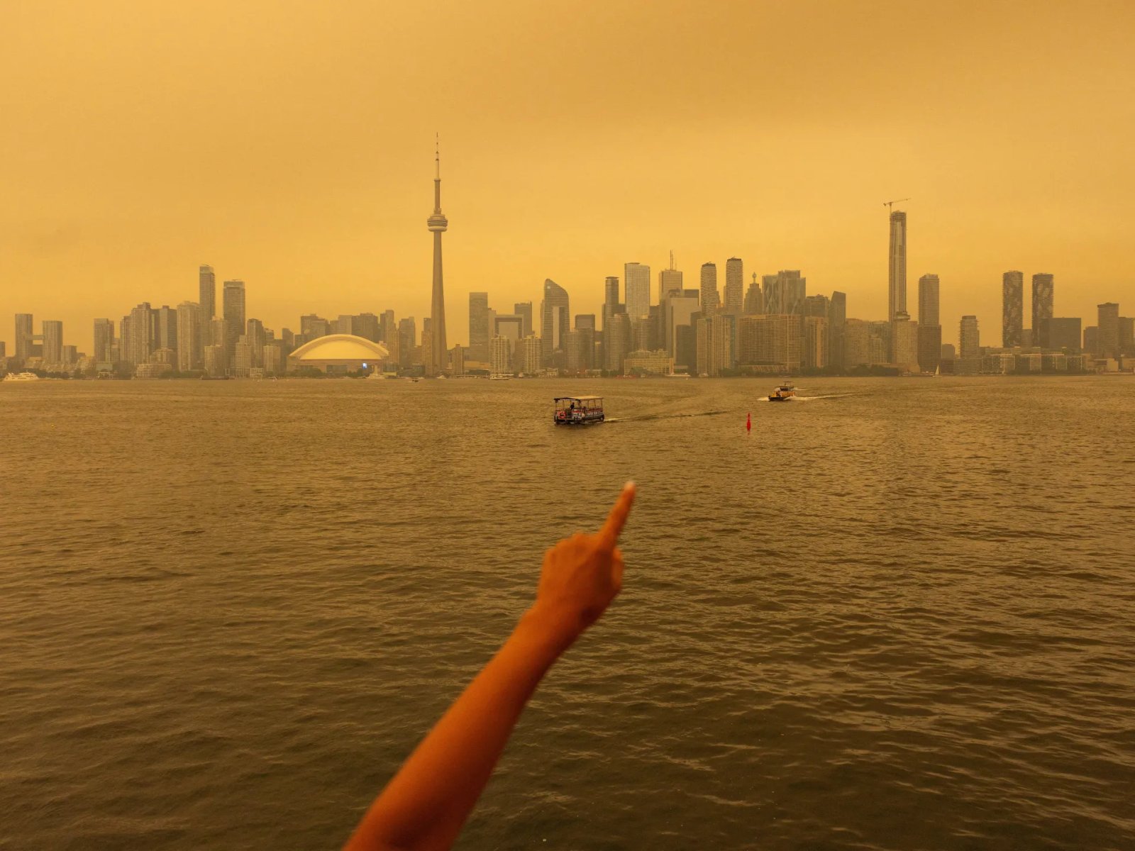 Toronto engulfed by wildfire smoke as US cities threatened | Climate News