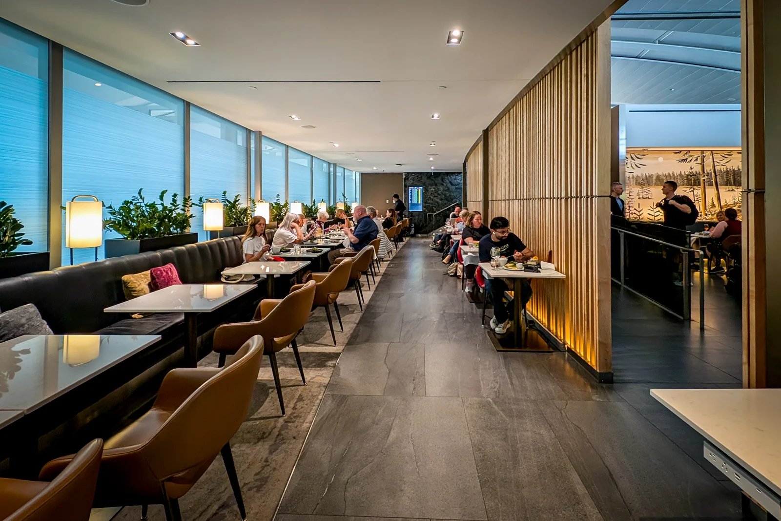How to access Canada’s best airport lounge with points