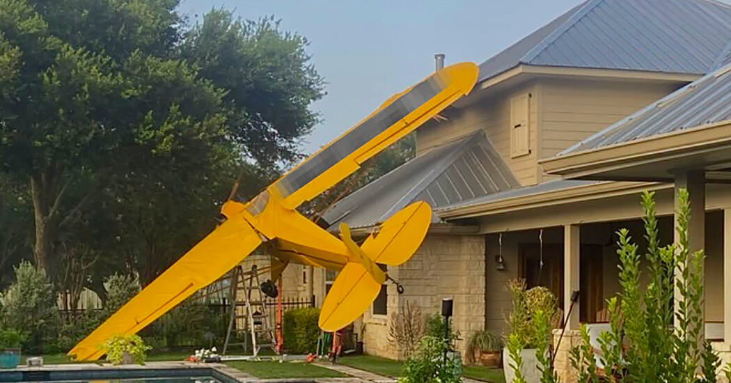 Small Plane Crashes Into House Near Houston