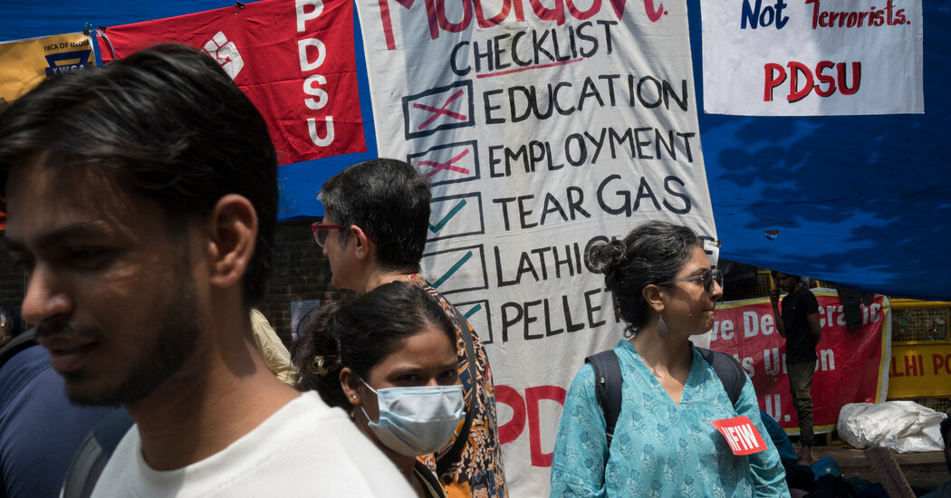 Modi Caught Off Guard as India’s Economic Failings Inflame Young People