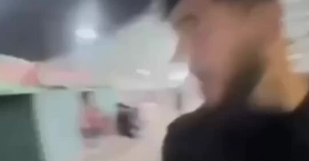 Chaos Breaks Out at Border Crossings With Iraq