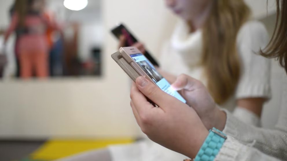 WATCH:  Phone addiction spotlight: New research on excessive screen use
