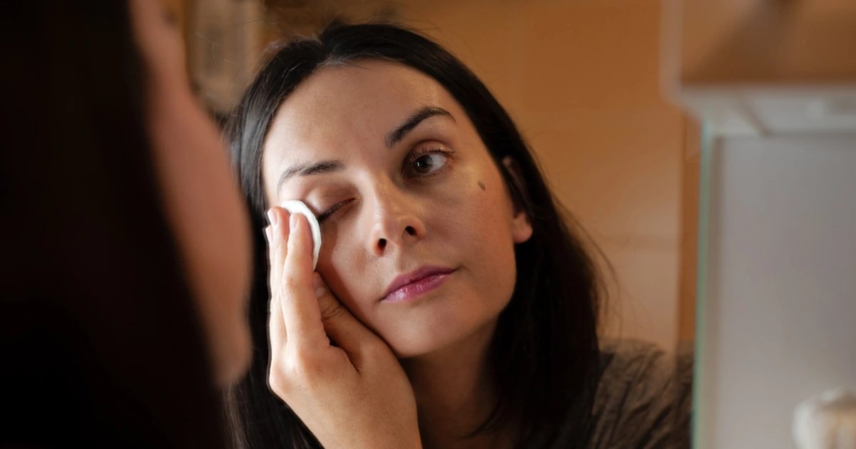 Are Makeup Wipes Bad for Your Skin? Dermatologists Weigh In