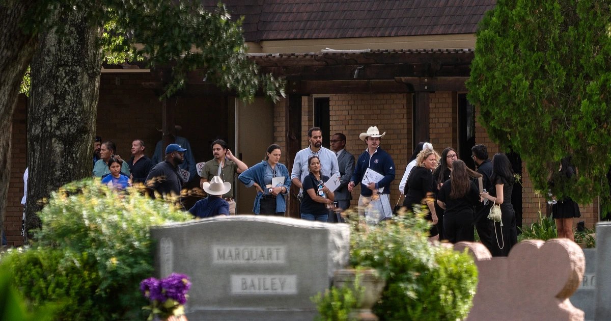 Anguish and disbelief at wake for Lorenzo Salgado Araujo, killed by ICE in Houston