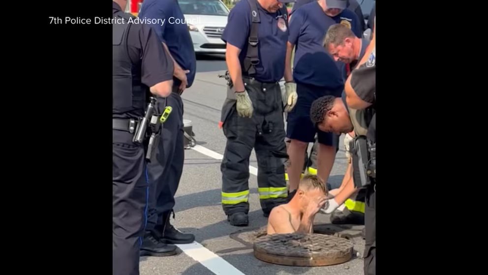 WATCH: Manhole rescue in Northeast Philadelphia