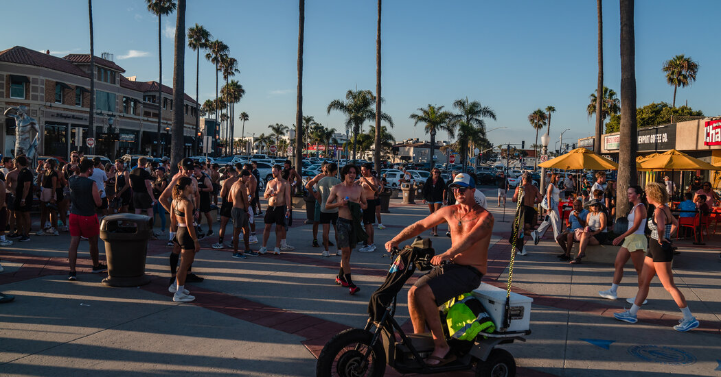 Newport Beach in California Struggles to Copy With Rowdy Outsiders