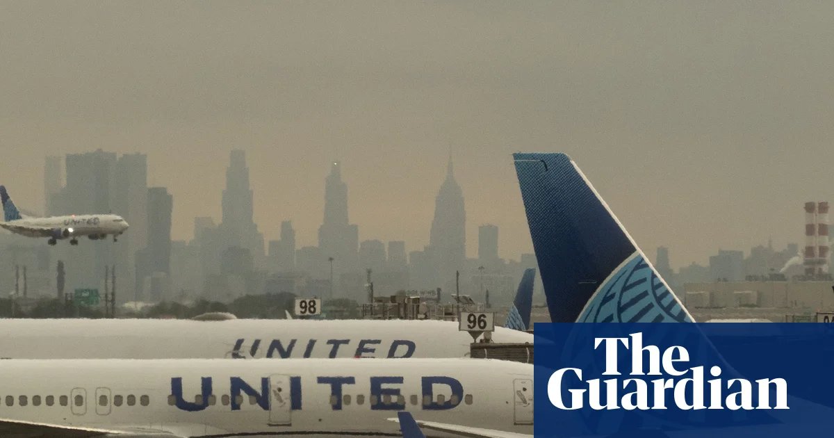 United Airlines must face lawsuit over ‘window seats’ that lack windows | United Airlines
